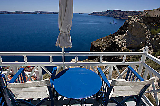 希腊,锡拉岛,蓝色,白色,内庭,椅子,桌子,远眺,爱琴海,纵帆船,帆船,移动,港口