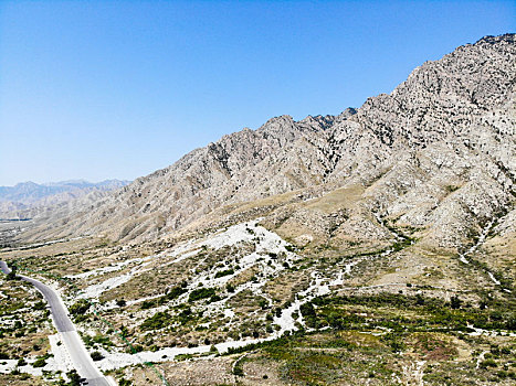 航拍宁夏银川贺兰山东麓贺兰山岩画遗址公园景区