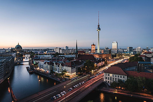 德国柏林电视塔夜景俯拍