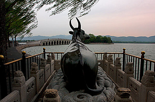 颐和园,昆明湖,十七孔桥,铜牛