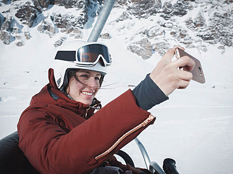美女,滑雪,戴着,头盔,滑雪护目镜,滑雪缆车,皮埃蒙特区,意大利