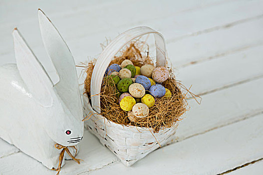 篮子,复活节彩蛋,玩具,复活节兔子,木质背景