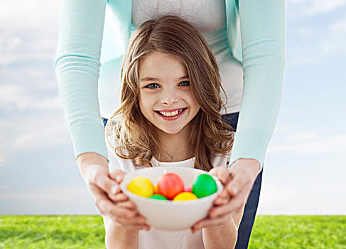 复活节,家庭,假日,孩子,概念,微笑,小女孩,母亲,拿着,器具,彩色,蛋