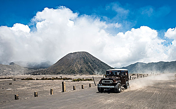 越野车辆,火山口,后面,山,国家公园,爪哇,印度尼西亚,亚洲