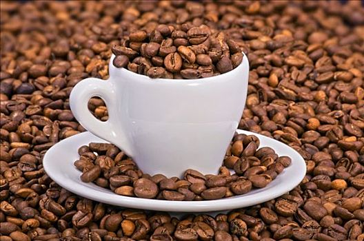 咖啡豆,意式特浓咖啡杯,碟