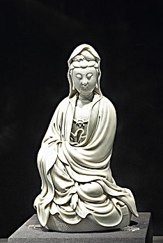 德化窑白釉观音坐像,故宫博物院藏