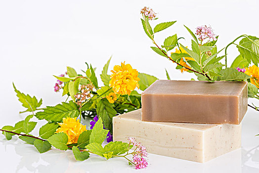 手工皂和鲜花,自然精华