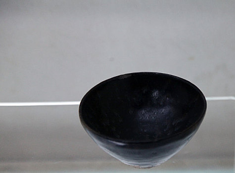 吉州窑黑釉鹧鸪斑纹瓷盘