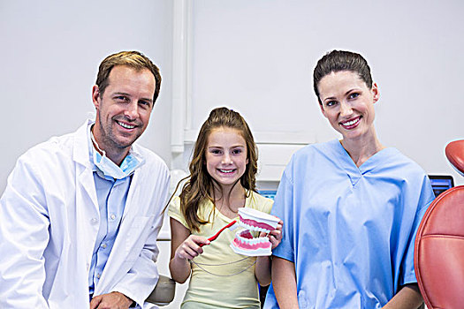 牙医,孩子,病人,拿着,模型,牙齿,牙科诊所,头像