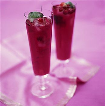 两个,玻璃杯,红浆果,蔓越莓,苏打