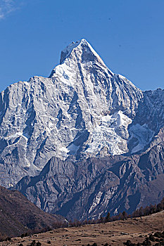 在巴郎山远眺四姑娘山