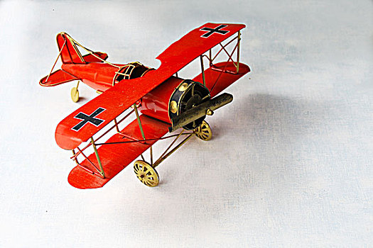 红色飞机模型
