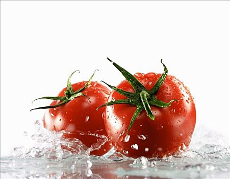 两个,西红柿,围绕,水