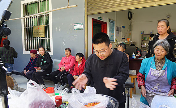 重庆酉阳,电商进村组,家门口线上赶场