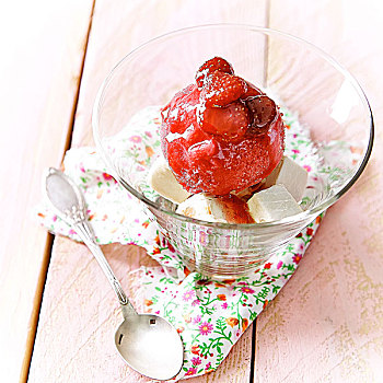 草莓冰糕,床,奶油杏仁糖