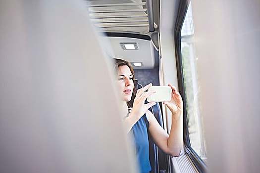 中年,女人,列车,照相,窗户,智能手机