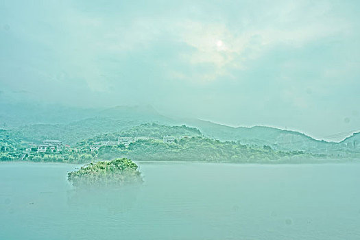 河流,岸边,海市蜃楼,江景,日出,雾,水汽,高楼,建筑群,小岛,草,小船