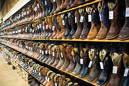 风景,大,选择,褐色,黑色,皮革,牛仔靴,架子,鞋店