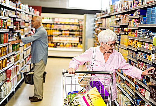 老年,女人,挑选,室外,产品,超市