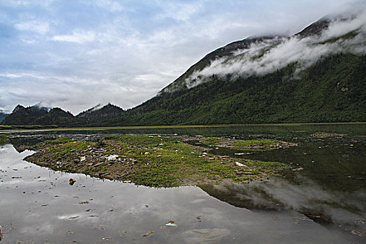 西藏昌都地区八宿县然乌湖