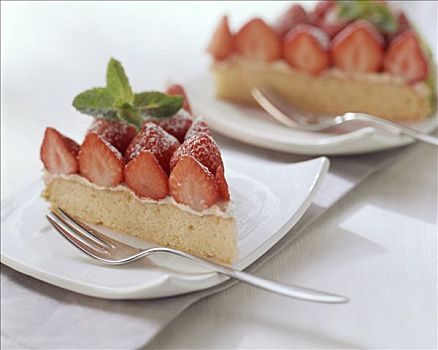 草莓蛋糕,酸橙乳,盘子