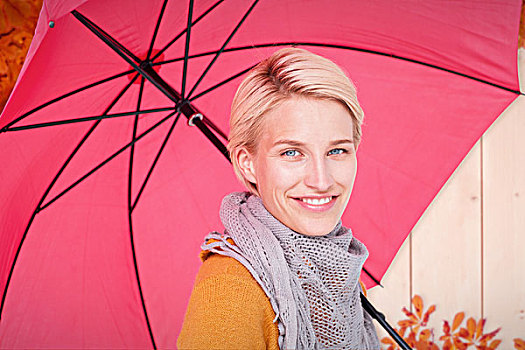 合成效果,图像,微笑,女人,拿着,伞,秋叶,图案