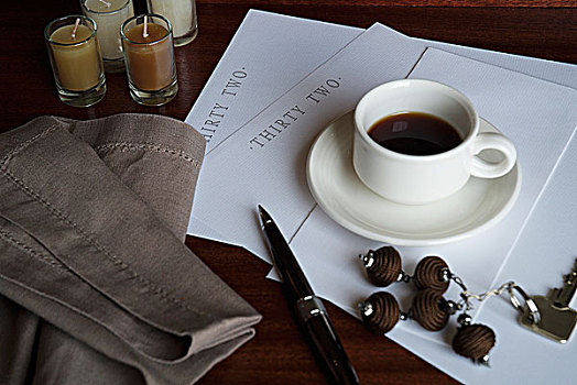 文字,纸,圆珠笔,靠近,咖啡杯,桌上