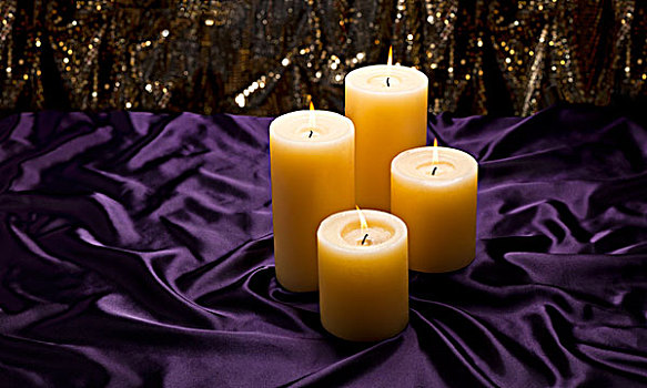 四个,蜡烛,上方,紫色,天鹅绒