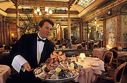 服务员,海鲜食品,餐馆,巴黎