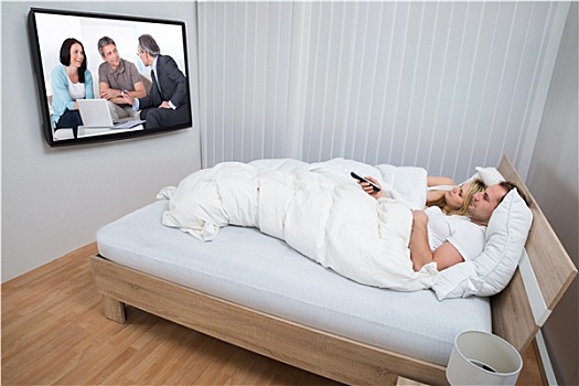情侣,床上,看电视