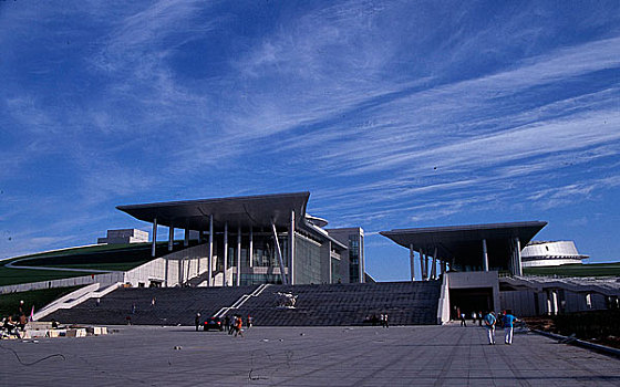 内蒙古新博物馆和内蒙古乌兰恰特大剧院