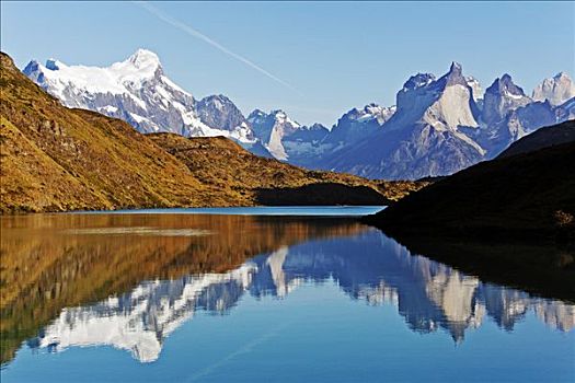 反射,高山湖,托雷德裴恩国家公园,巴塔哥尼亚,智利,南美