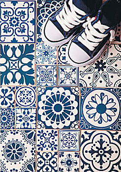运动鞋,蓝色背景,白色,地砖,多样,图案