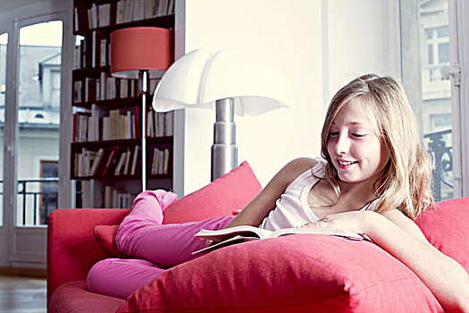 女孩,放松,沙发,读,书本