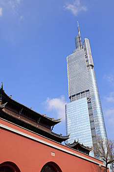 南京紫峰大厦,从南京鼓楼公园仰望紫峰大厦