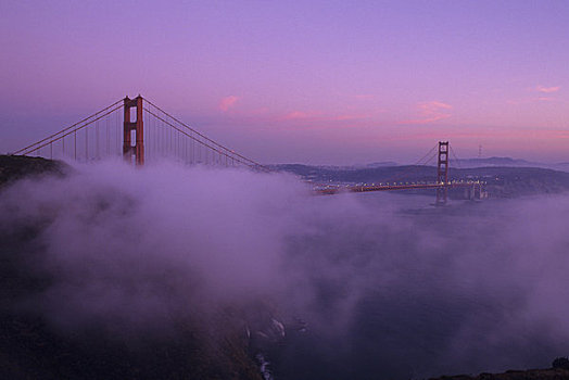 美国,加利福尼亚,旧金山,金门大桥,黄昏,雾