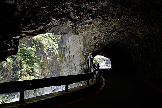 太鲁阁,隧道