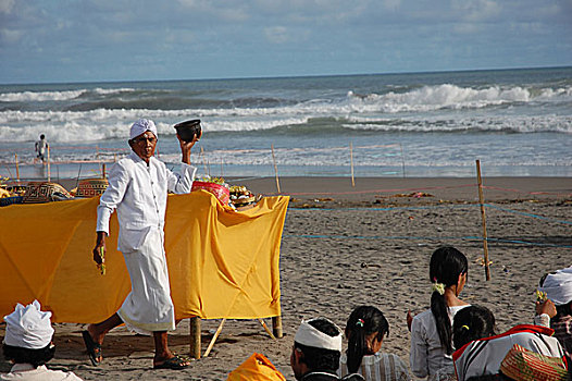 僧侣,神圣,水,仪式,印度人,洗,心形,海滩,日惹,印度尼西亚,2008年