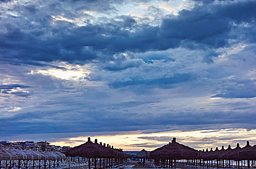 排,沙滩伞,黄昏,阿布鲁佐,意大利