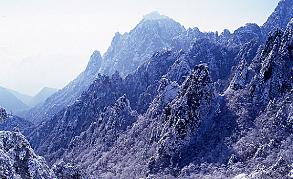 安徽,黄山,世界遗产,雪景,雾淞,日出,晚霞,飞来石,佛光,光影,天都,西海,北海,始信,光明顶,云海,蓝天,太阳