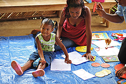 dominica,carib,territory,little,girl,learning,to,draw