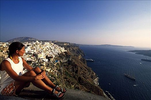 坐,女人,边缘,俯视,锡拉岛,基克拉迪群岛,希腊,欧洲