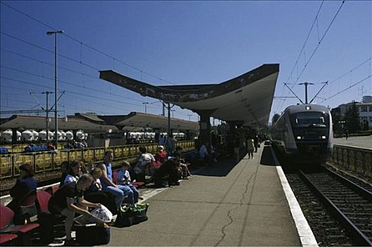 布拉索夫,车站,站台,铁路,交通,游客,乘客,列车,等待,特兰西瓦尼亚,罗马尼亚,欧洲