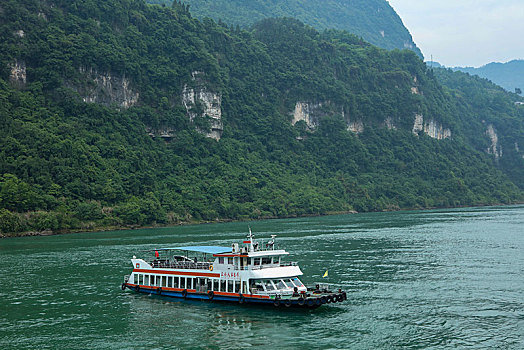 宜昌,三峡人家,长江,运输,航道,民俗,表演,风景,景点,旅游,高山,瀑布,河流,神秘,树木,植被,峡谷,壮观