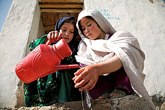 阿富汗,女孩,帮助,洗,水,收集,河流,卫生间,学校,乡村,中心,省,男孩,许多,种族