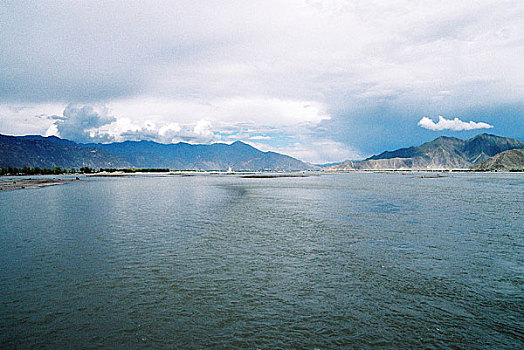 青藏铁路线青藏高原风光拉萨河