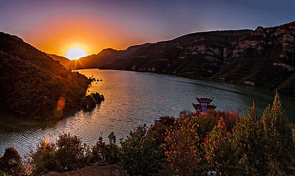 渑池黄河峡谷落日