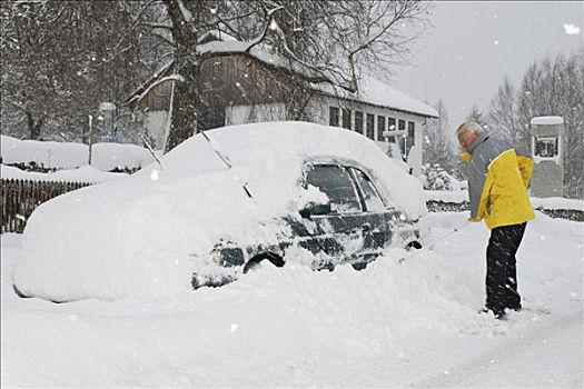 男人,挖,室外,雪盖,汽车,下雪