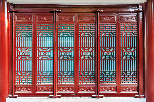 红色中式隔扇门窗