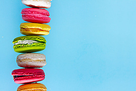 蛋白杏仁饼干,饼干,粉色,种类,排,留白,蓝色背景,背景